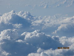 ビルマ・ラングレー特急旅行（３）バシー海峡上空の「雲の造形」。 