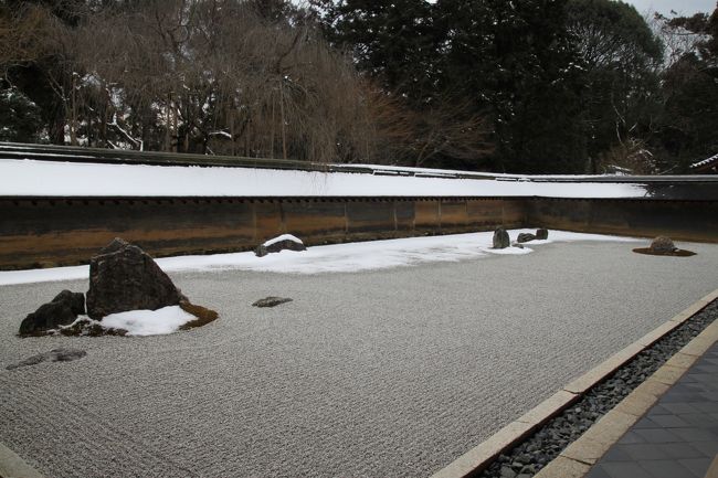 梅の季節に京都へ行こう！<br />という計画が、この冬の寒さで・・・<br />雪の京都めぐりになりました。<br />それはそれで、綺麗でしたよ。