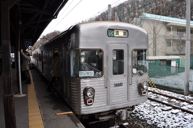 　2012年3月10日、久しぶりに鉄道旅行に出かけました。<br />　一番の目的は、3月末で廃止される長野電鉄屋代線の乗りおさめでした。<br />　湯田中駅から上り特急に乗って須坂駅で下車し、いよいよ本日のメイン長野電鉄屋代線に乗りに行きます。