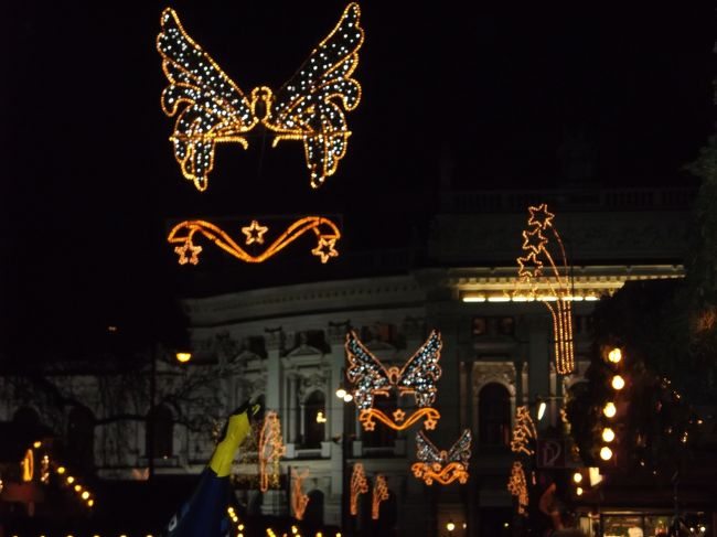 中央ヨーロッパの世界遺産や歴史地区と<br />クリスマス・マーケットをめぐる旅。<br />中世の街並みをめぐったり、ヨーロッパ各地の<br />クリスマス・マーケットを散策する。