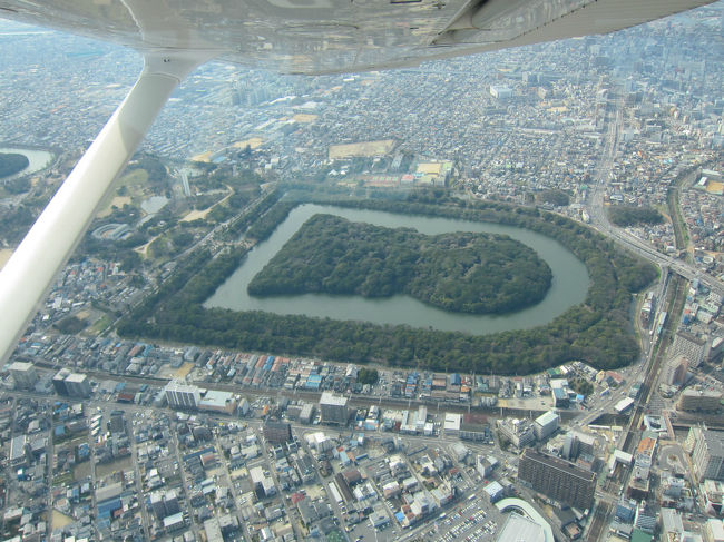 仁徳天皇陵をセスナの上から。<br />現存する最古の洋風駅舎の浜寺公園駅へ。<br />