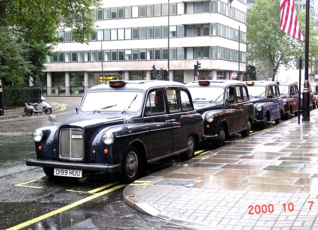 &#10139;以前の旅行先であるロンドン、ビデオや写真を整理しながら名所・史跡を周遊してみました。<br />&#10139;ロンドンに入って、まず目についたのがオースチンの車で、タクシーのほとんどが黒塗りのクラシックなスタイルで走行・・・。<br />&#10139;ロンドン タクシー<br />&#10139;イギリス　ロンドン、名所・史跡を訪ねて<br />http://bit.ly/139sNTT