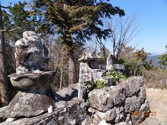 大黒様に迎えられる国見山（雪光山）登山