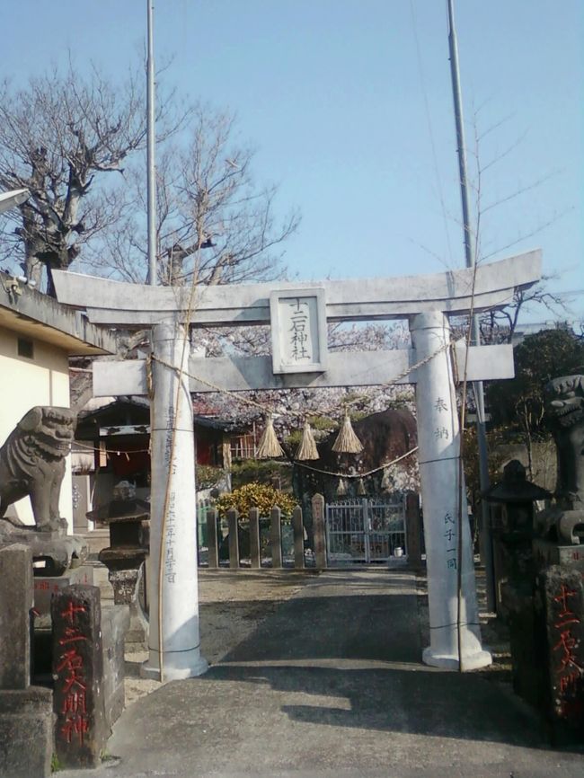 熊本県玉名郡長洲町の十二石神社です。<br /><br />腹赤新町バス停前にあります。