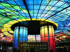 台湾紀行（３）　六合夜市の賑わいとアートな美麗島駅～台湾第二の都市　高雄の夜