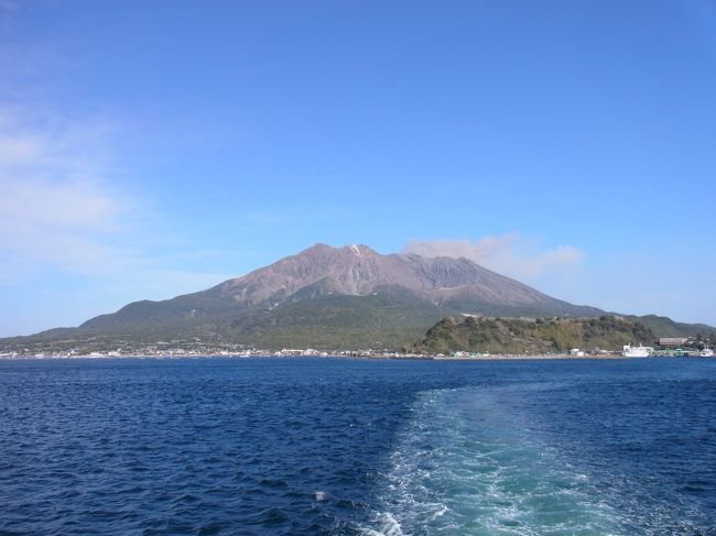 長崎から鹿児島まで高速バスランタン号を利用して行きました。<br />朝7時20分発、乗車時間５時間半の予定でしたが，30分程早く着きました。<br />お尻のほっぺが取れる夢は見ませんでしたが、股関節がもげるかと思いました。<br />でも夜行バスよりも景色も見れるし、DVD上映もしてくれるのでまだ楽でした。<br />