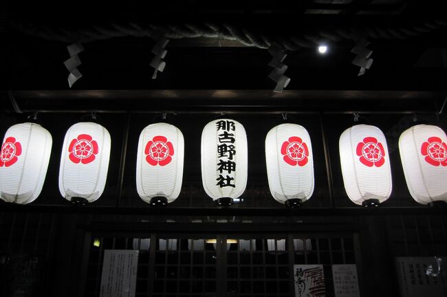 　鶴舞公園の夜桜見物に続いて、那古野神社の夜桜見物です。以前、那古野神社の夜店は賑わっていましたが、現在は中止されているようです。