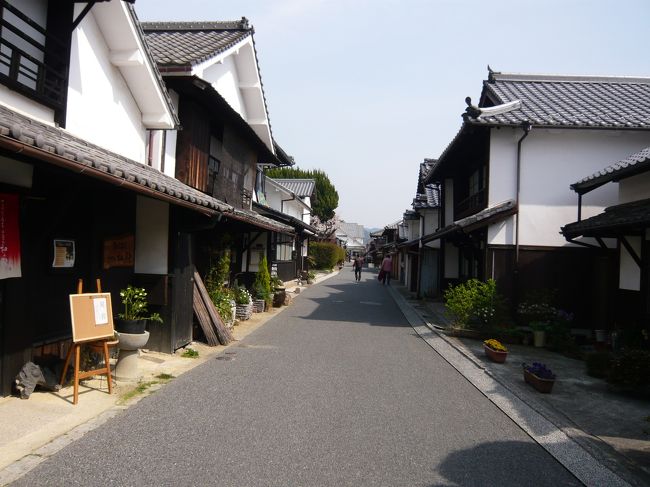 伊予の旅2日目。宇和島の次は卯之町(西伊市宇和町)を訪れ、開明学校、民具館、先哲記念館、高野長英の隠れ家、米博物館などを巡りました。<br /><br />卯之町は、宇和島藩の在郷町、宇和島街道の宿場町として栄えた町で、重要伝統的建造物群保存地区に選定されている「卯之町の町並み」には江戸中期から昭和初期の商家が立ち並んでいます。<br /><br />＜旅程＞<br />【1日目(4/7)】<br />　→今治10:40(鉄道)<br />　今治観光<br />　今治12:39→松山13:13（鉄道）<br />　松山観光<br />　松山泊<br />【2日目(4/8)】<br />　松山8:08→伊予大洲8:44（鉄道）<br />　大洲観光<br />　伊予大洲10:48→宇和島11:30（鉄道）<br />　宇和島観光<br />　宇和島13:55→卯之町14:14（鉄道）<br />　卯之町観光<br />　卯之町15:16→内子15:50（鉄道）<br />　内子観光<br />　内子16:57→松山17:26(鉄道)<br />　松山18:40→（鉄道）