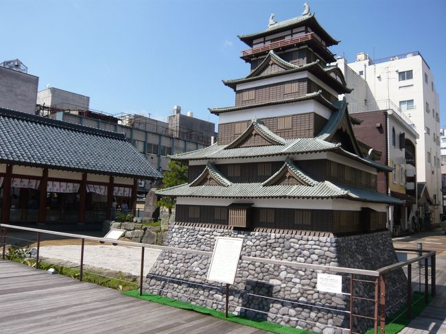 前週末の伊予の旅に続き、1泊2日で越前&加賀を旅しました。乗り継ぎの合間を縫って、福井城址、北の庄城址、養浩館庭園など福井駅周辺を観光。<旅程>【1日目(4/14)】 →福井9:15(鉄道) 福井城址観光 福井(福井駅前)10:00→一乗谷(武家屋敷前)10:28(バス) 一乗谷朝倉氏遺跡観光 一乗谷(朝倉資料館前)13:15→福井(柴田神社)13:37(バス) 北の庄城址観光 福井(福井駅前)14:30頃→丸岡(丸岡城)15:20頃(バス・遅延) 丸岡城観光 丸岡(城入口)16:21→東尋坊17:18(バス) 東尋坊観光 東尋坊17:47→JR芦原温泉駅18:25(バス) 芦原温泉18:30→金沢19:36(鉄道) 金沢泊【2日目(4/15)】 金沢観光 金沢14:00→福井15:30(鉄道) 養浩館庭園・福井城址観光 福井16:37→(鉄道)