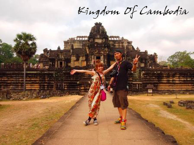 新婚旅行で7泊8日ベトナム・カンボジアを旅行してきました！<br /><br />「新婚旅行でベトナム、カンボジア？？？」<br />と、行く前に何人もの人に言われましたが（笑）<br /><br />海外旅行に行ったことがない自分としては人生の中でどーしても自分の目でアンコール遺跡を見たかったので初の海外旅行をベトナム、カンボジアにしました<br />リゾート新婚旅行を希望していた嫁さんには理解をしてもらって感謝してます<br /><br />なにもかもが初めての海外旅行<br />とても楽しい旅になりました