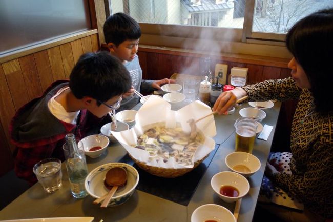 この日の夕食は有馬温泉街の中心に建つ玩具博物館のおもちゃレストラン 有馬食堂で頂きます。<br /><br />前日の昼間、予約なしで訪ねたときは、予約客で満席で入れなかったお店です。<br />