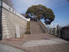 武蔵横浜　明治初期には米国領事館であった本覚寺は戦国時代に小田原北条氏の重臣である多米（ため）氏が築城したとされる『青木城』訪問