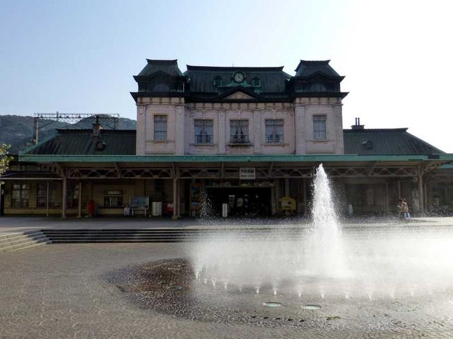 レトロな街　門司港の散策<br /><br />写真は門司港駅です。