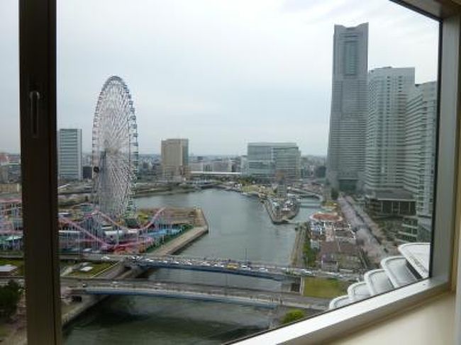 4月13日〜4月15日の2泊3日、<br />春の横浜へ行きました。<br />実に2年ぶり。<br />また、インターコンチネンタルの宿泊は5年ぶり。<br />グランド・インターコンチネンタルのハーバースイートルームでホテルステイ♪<br />のんびりと過ごすことができました。<br /><br />☆Vol1:第1日目(4月13日午後)横浜♪<br />東京から新宿相南ラインのグリーン席で横浜へ。<br />横浜からタクシーでインターコンチネンタルへ。<br />28階のクラブフロアラウンジで簡単にチェックイン。<br />ハーバースイートルームへ案内される。<br />リビング・寝室・バスルームのいずれも大きな窓があり、<br />明るい。<br />窓から美しい横浜港を見渡せる。<br />眼下に桜が咲き残っており、美しい。<br />ゆったりと過ごす♪