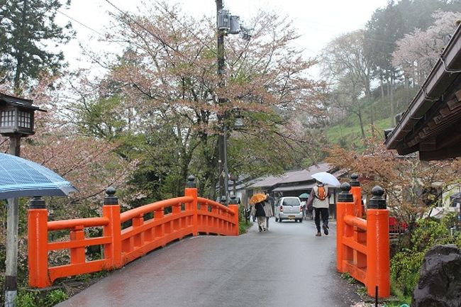 雨と霧の中吉野山に初めて行きました。<br /><br />前日はとってもいいお天気だったそうです。