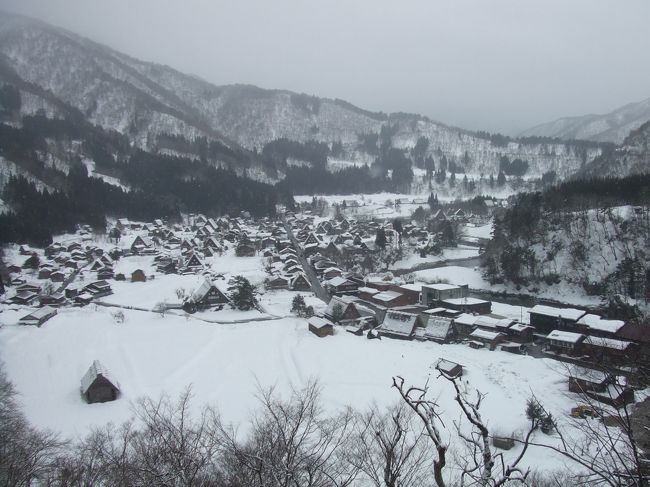 ◆旅跡（タビアト）◆<br />■１日目（2012/2/25）：彦根～下呂温泉～白川郷<br />★２日目（2012/2/26）：白川郷～金沢～鯖江～米原<br /><br />２日目、金沢に出て鯖江のめがねミュージアムへ。<br />その前に五箇山に寄り道。<br />五箇山には寄る予定はなかってんけど、行ってみると白川郷よりもこっちの方が良かった。<br /><br />（地図はこちら）<br />http://atsu.d.dooo.jp/roaming/kokunai/10_chubu/chubu.htm