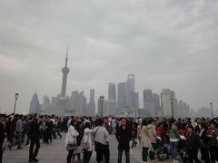 中国・トルファン2012････(1)中国国内観光客で溢れる上海・外灘　ところでホテルはどこだ？