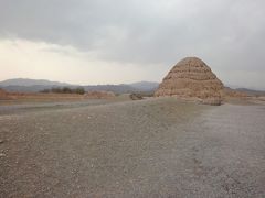 中国・トルファン2012･･･(2)銀川（その１）荒涼たる墳墓遺跡に「謎の西夏王国」を偲ぶ　「歴史に名を残すのは･･･」