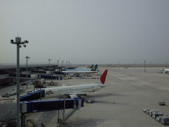 2005年5月1日の中部国際空港とANAの新ユニフォーム