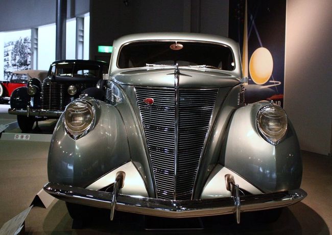 今年のゴールデンウィークは奥さんと「トヨタ博物館」に<br /><br />数年ぶりに行ってきました。<br /><br />駐車場は秋田や仙台、品川ﾅﾝﾊﾞｰの車も、<br /><br />なかには懐かしの車も見かけ<br /><br />車好きにはたまりません。