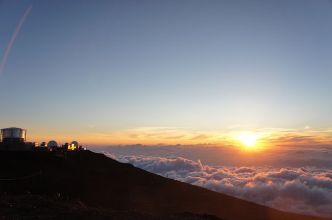 昨年ハワイに初めて旅行し、その際ハワイ島を訪れハワイにハマってしまい、今回はGW前半を使ってマウイ島へ行って来ました。<br />リッツカールトン　カパルアで宿泊して、ハレアカラで夕日・星空を見て、カパルアゴルフコースでゴルフしてきました。ラハイナとかカフルイなどの街散策もして非常に充実でした。５泊７日で行きましたが、ちょうどいい感じのスケジュールでした。<br /><br />ハワイ島も良かったけども、マウイ島は緑が豊かで、こちらもかなり良い感じでした。ネイチャーを感じることができます。<br /><br />これからマウイへの旅をお考えの方、またマウイに興味を持っていただいた方々にご参考になれば幸いです。