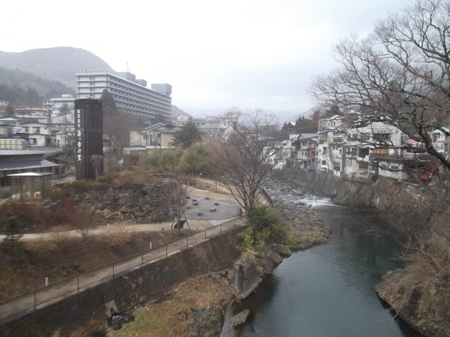 【旅の内容】<br />　黒磯にある会社の工場へ行き、塩原温泉郷で一泊。<br />　自由解散となった翌日に、雨の降る中散策をした。<br /><br />【行程】<br />　1日目　―　2012/03/30(Fri)<br />　　…東京→那須塩原→塩原温泉郷(泊)<br />　2日目　―　2012/03/31(Sat)<br />　　…塩原温泉郷→上三依塩原温泉口→大宮