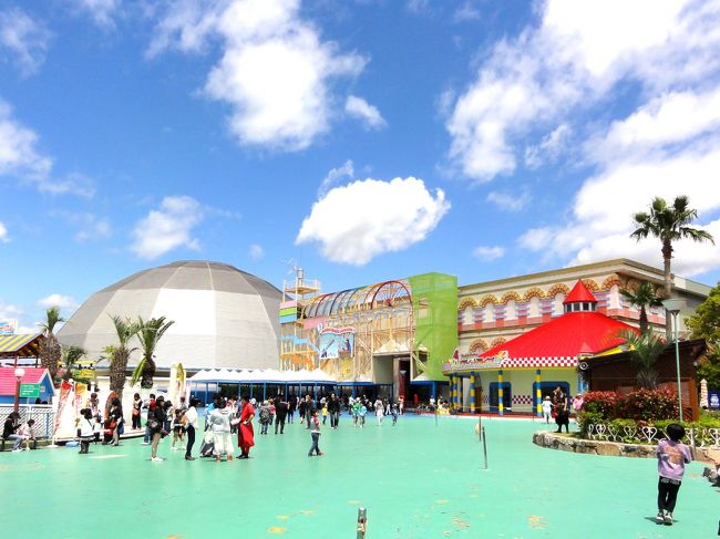 家族で四国を訪問することになりました。<br />本日(2日目)は丸亀市にある「NEW レオマワールド」を訪問。童心に帰って子供達と遊びまわりました。又、最後には素晴らしい夕日に出会うことができ、本当に来てよかったと実感しました。<br /><br />※宜しければ次の旅行記も見て下さい。(今回の旅行記です)<br /><br />Vol. 1 http://4travel.jp/traveler/wakanag/album/10666377/<br />Vol. 2 http://4travel.jp/traveler/wakanag/album/10666843/<br />Vol. 4 http://4travel.jp/traveler/wakanag/album/10667487/<br />Vol. 5 http://4travel.jp/traveler/wakanag/album/10667514/<br />