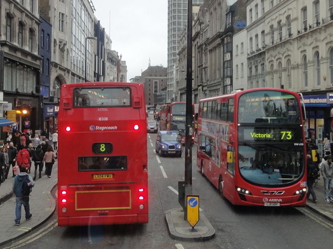 ゴールデンウィークにドーハ乗継でロンドンに行ってきました。<br />HISで6日間の旅なのですが、初日深夜便なので四日間の滞在でした。<br />ロイヤルナショナルホテルに三泊しました。<br />毎日早朝からバスに乗ってストリートマーケットに行きました。<br />マーケットの後、バスで観光に回るという毎日でした。<br /><br />一日目は関空を深夜に出発してドーハで乗継<br />ロンドンには正午に到着しました。<br />ホテルチェックイン後、ストリートを散策しました。<br />晩御飯にフィッシュ＆チップスを食べました。<br /><br />(2)二日目前半　ニューカレドニアンマーケット・ロンドンアイ・バッキンガム宮殿<br />http://4travel.jp/traveler/pero/album/10667960/<br />(3)二日目後半　自然史博物館・ケンジントンガーデンズ・V&amp;A・ナショナルギャラリー<br />http://4travel.jp/traveler/pero/album/10668357/<br />(4)三日目前半　ポートベロー・コヴェントガーデン<br />http://4travel.jp/traveler/pero/album/10668618/<br />(5)三日目後半　大英博物館・ウエストミンスター・ビッグベン・テートモダン<br />http://4travel.jp/traveler/pero/album/10669094/<br />(6)四日目～帰国　グリニッジ<br />http://4travel.jp/traveler/pero/album/10669220/<br /><br />