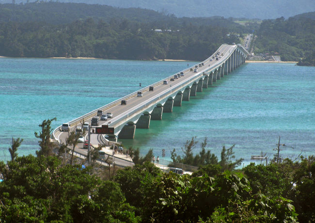 ３日目はＯＫＩＮＡＷＡフルーツらんど、ナゴパイナップルパーク<br />、古宇利大橋そして帰り道万座毛に立ち寄りました。