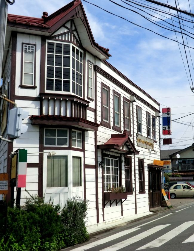 前回の川越・蔵造りの町並み以外に、素敵な近代建築を楽しむことが出来るのも、また川越の大きな魅力の一つです☆<br /><br />文化財マップを片手に、朝から色々と巡り歩いてみました♪<br /><br />今回撮りそこなった(すごい観光客と車のため。。)<br />いくつかの文化財は、後日、追加しますね☆