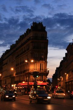 パリの夜を街歩き