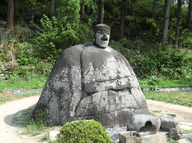 第2日は、下諏訪温泉を散策した後、北八ヶ岳の北横岳に登ります!<br /><br />第2日:諏訪大社下社秋宮−下社春宮−万治の石仏−ピラタス蓼科ロープウェー山麓駅−山頂駅−坪庭−北横岳ヒュッテ−北横岳頂上−北横岳ヒュッテ−坪庭−山頂駅−山麓駅−石遊の湯