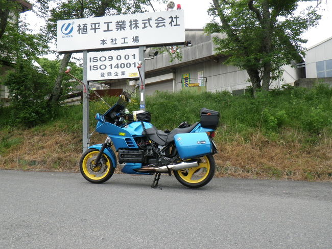 先日５月２０日の朝８時過ぎから兵庫の西部から奈良県宇陀市まで仕事の関係で工場検査の<br />下見に行ってきました。目的のほとんどは、ツーリングです。（＾＾）<br />暑くも無く、寒くも無く最高の天気でした。<br />帰りに寄った針道の駅テラスの大きさにビックリ（後で調べると西日本最大らしい）<br />またバイクもざっと４００台ぐらいはいたような・・・。<br />これからは、もっと増えるかも。