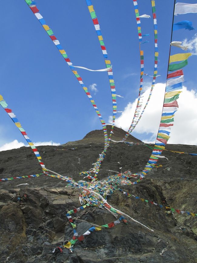 2012年のGWを利用して、チベット自治区を観光してきました。<br />北京、西寧を観光。<br />ラサの旅行社にパーミットと西蔵鉄道のチケット、ネパール行きのグループツアーをアレンジしてもらいました。<br />ネパール国境直前で道路閉鎖のアクシデントに見舞われましたが、無事帰国することができました。<br />