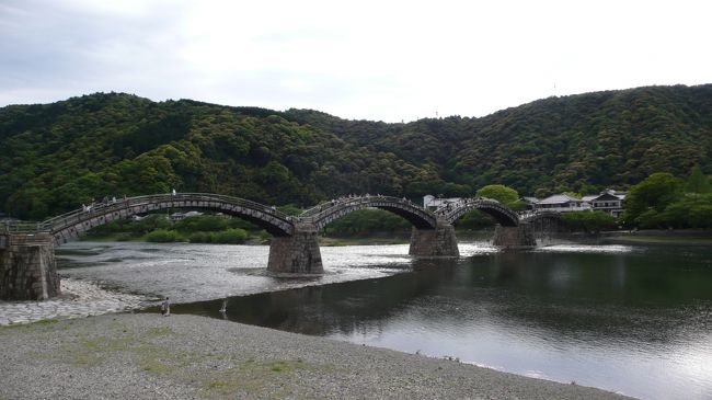 帰省も兼ねてGWは5〜6年ぶりの大島（屋代島）へ。<br /><br />祖父も祖母も5〜6年前の話を昨日のことのように話すけど、<br />僕は覚えてもいないことも多かった。<br /><br />やれ近くのスーパーのクリームコロッケが好きだっただの、瓶の配達牛乳が好きだっただの。<br />30になった僕でも、彼らにとってはずっと小さかった頃の孫の僕がいるんでしょうね。<br /><br />東京にいて、仕事をしてると昨日の夕食すら覚えてないけど、<br />も5〜6年前の話を昨日のことのように生きていられるスピードってある意味うらやましい。<br /><br />でも大丈夫。いつか僕もそうなるから。