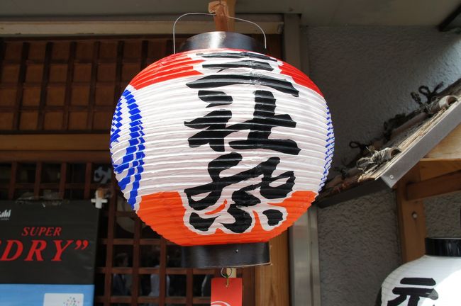 今年は、スカイツリー人気も重なって、三日間で150万人以上の人出だったようです。<br />ただ、正直言うと神輿は小さめ。見せるというより、一緒に雰囲気を味わう参加型の祭りでしょう。次の機会があれば、今度は辻々で休んでいる担ぎ手の表情とかをもっと伝えられたらと思います。