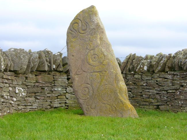 アンガスが、<br />“スコットランド誕生の地”<br />ってのは、迷子が勝手に呼んでるんじゃなくて<br />アンガス州のキャッチフレーズなんすね。<br /><br />その由来を訊ねて？<br />序に石も探しての1日となりますた～。