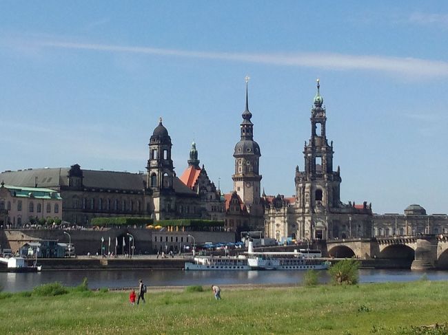 ドレスデンの旅3日目<br />この日は初夏の陽気となり眺めの良いところを訪問しました。<br />ドレスデンの見所はアルトシュタットに集中していますが、<br />この日は郊外も回りました。