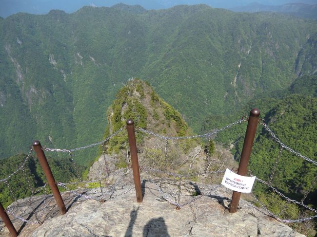 第２日は、百名山・大台ケ原の最高峰・日出ヶ岳などを散策し、超遠望ですが百選の滝・中ノ滝も観賞します！<br /><br />第２日：熊野−大台ケ原ドライブウェイ−ビジターセンター−日出ヶ岳−正木嶺−正木ヶ原−尾鷲辻−牛石ヶ原−大蛇場ｺ・中ノ滝（超遠望）−シオカラ谷吊橋−ビジターセンター