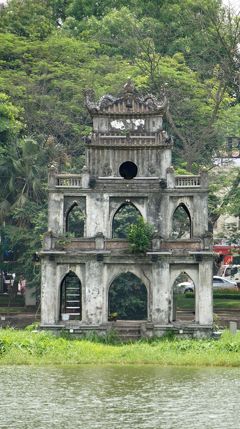 灼熱！河内之旅（6）ハノイの還剣湖（ホアンキエム湖）の玉山祠（ゴックソン）を参拝し、大聖堂周辺を歩く。