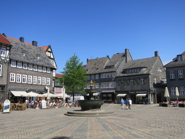 2012年5月4日（金）Wernigerode　ヴェルニゲローデの街を散策した後、<br />Goslar ゴスラー　の街に足を運んでみました。<br />裏の路地にはいると木組みの建物が建ち並んでいて個人的にもえもえでした♪<br />ゴスラーはヴェルニゲローデから列車で30分ぐらいなので1日あればどちらの街も楽しむ事が出来ます。<br /><br />ガイドブックによるとゴスラーの街は968年からはじまったハルツ山麓の銀鉱の採掘とともに発展したらしいです。<br />1500年ごろ鉱山がとても繁栄したらしく、木組みの建物が豪華に装飾されるようになったと記載されています。<br /><br />あと！<br />ゴスラーのローカルビアーに出会うことが出来てすっごく嬉しかったです。<br />　