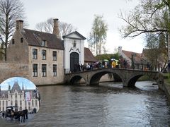 運河に美しい橋がかかっている水の都ブルージュ(1/2)