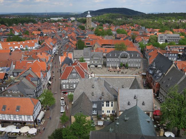 2012年5月4日（金） Goslar ゴスラーの街でローカルビアーを頂いた後、<br />再びてくてくしました♪<br />マルクト教会に登ってみたのですが、頂上の階段はほぼ直角に近かったです。<br />（極度の高所恐怖症なのですが、風景は最高でした♪）<br /><br />ハルツ地方の街！！<br />どこも素敵です♪<br />次回はゴスラーかベルニゲローデの街に宿泊してみたいです。<br />