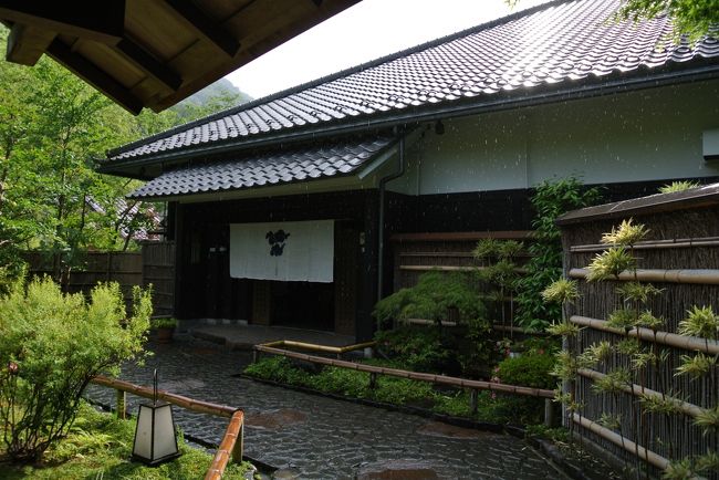 この日は世の中一般は平日だが、何故か勤務先の休日。<br />たまたま小僧の通う中学校の体育祭だったので、朝から出掛け2時間程観戦した。<br />午前中で引き上げ帰宅するも、家内は昼から仕事。<br />一人で時間を持て余す。<br /><br />・・・・・ 暇だ ・・・・・。<br /><br />そうだ箱根に行こう。<br />という訳で、今日は午後から家族に黙って一人箱根旅。