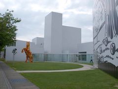 世界の建築シリーズ (34) ：西沢立衛の十和田市現代美術館　−　青森　３