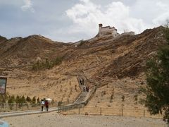 蒼天の大地にたたずむ仏教寺院を訪ねたくて　―中国東方航空と青蔵鉄道で行くチベット７日間の旅行記―　その３　「ユムブ・ラカンとサムイェ寺への参拝、そしてツェタンの滞在編」