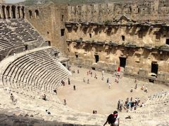 最も保存状態が良いローマ劇場（アスペンドス）とターキッシュ・ファミリーの憩いの場所（クルシュンの滝）