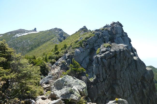 ２０１２年５月１９日、<br />西側の登山道から金峰山に<br />登ってきました。<br /><br />当日は、快晴で、富士山や南アルプスも<br />クッキリ見ることができました。<br /><br />その様子をつづります。