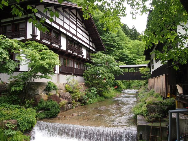 関東でも屈指の秘湯、法師温泉に泊まるべく、<br />関東出張中の週末出かけました。<br /><br />ついでに<br />鉄道マニアには有名な土合駅、<br />水上温泉、猿ヶ京温泉を経由してます。<br /><br />翌日は、微妙に遠いのだが、、、<br />わらたせ渓流鉄道に乗って足尾銅山へ。<br /><br />初日は天気悪すぎなんだが。。