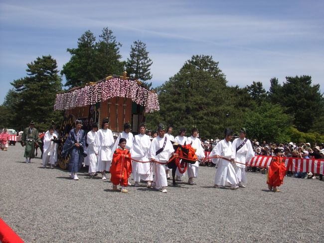 バスツアーで前々から行きたかった葵祭に行ってきました。<br />首都圏からバスで往復。疲れました。<br /><br />5/14　バスで京都へ。午後に到着。清水寺と祇園を散策。祇園で夕食を食べました。<br /><br />5/15　朝がゆを食べて、葵祭を見学。お天気がよくて楽しめました。<br />そして、バスで帰京。